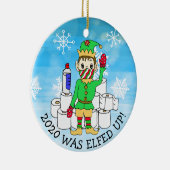 2020 was Elved Up, Funny Elf in Facemask Keramisch Ornament (Rechts)