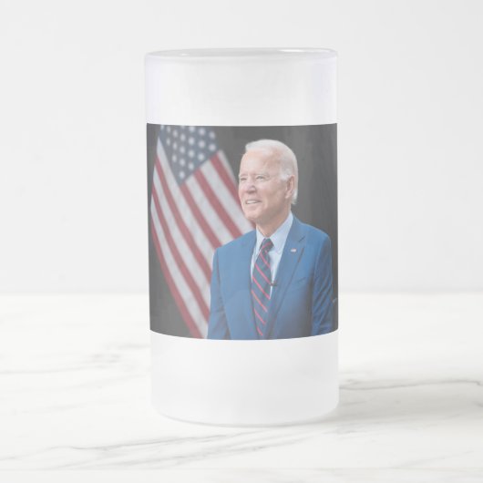 2021 Joe Biden US President Portrait Matglas Bierpul (Center)