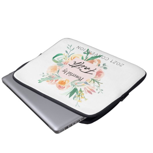 2021 JW-Verdrag - Krachtig door Faith Mok Pocket  Laptop Sleeve (Voorkant onderkant)