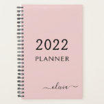 2022 Blush Pink Girly Script Monogram naam Modern Planner<br><div class="desc">2022 Blush roze monogram Voeg uw eigen Script Name 2022 Calendar Wedding Event Planner toe. Dit maakt de perfecte liefhebbende 16 verjaardag,  bruiloft,  vrijgezellenfeest,  verjaardagsdag,  baby shower of vrijgezellenfeest voor iemand die van luxe glam en stijl houdt.</div>