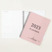 2022 Blush Pink Girly Script Monogram naam Modern Planner (Display)