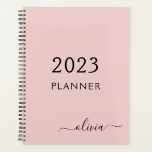 2022 Blush Pink Girly Script Monogram naam Modern Planner