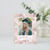 2022 Moderne roze Glitter Script Photo Afstuderen Aankondigingskaart (Staand voorkant)