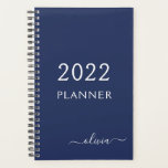 2022 Naam van het marineschoolmonogram van het mar Planner<br><div class="desc">2022 Witte en Navy Blue Monogram Voeg uw eigen Script Name 2022 Calendar Wedding Event Planner toe. Dit maakt de perfecte liefhebbende 16 verjaardag,  bruiloft,  vrijgezellenfeest,  verjaardagsdag,  baby shower of vrijgezellenfeest voor iemand die van luxe glam en stijl houdt.</div>