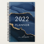 2022 Navy Blue Gold Agate Geode Script Monogram Planner<br><div class="desc">2022 Navy Blue and Gold Agate Geode Monogram Voeg uw eigen Script Name 2021 Calendar Wedding Event Planner toe. Dit maakt de perfecte liefhebbende 16 verjaardag,  bruiloft,  vrijgezellenfeest,  verjaardagsdag,  baby shower of vrijgezellenfeest voor iemand die van luxe glam en stijl houdt.</div>