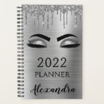 2022 Zilveren glitter Sparkle Eyelashes Glam Planner<br><div class="desc">2022 Silver Eyelashes Sparkle Glitter Monogram Name and Initiaal Spiral Notitieboek. Dit maakt de perfecte liefhebbende 16 verjaardag,  bruiloft,  vrijgezellenfeest,  verjaardagsdag,  baby shower of vrijgezellenfeest voor iemand die van luxe glam en stijl houdt.</div>