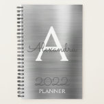 2022 Zilveren Metallic Monogram Modern Planner<br><div class="desc">2022 Zilveren Metallic Monogram Naam- en initiaalspiraalnotitieboekplanner. Dit is het perfecte cadeau voor een zoete 16 verjaardag,  bruiloft,  bruidsfeest,  jubileum,  babyshower of vrijgezellenfeest voor iemand die houdt van glamour luxe en chic stijl.</div>