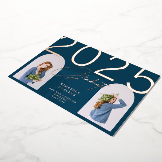 2023 afstuderen elegant minimalistisch aangepast 2 folie uitnodiging (Gedraaid)