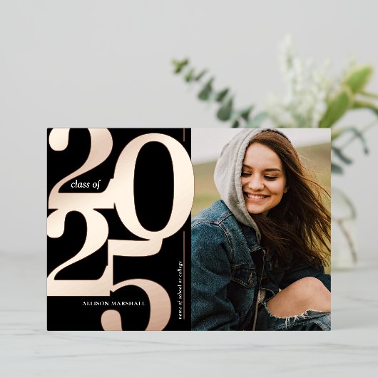 2023 Foto Black Roos Gold Afstuderen Aankondiging (Staand Voorkant)