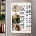 2023 Kalender Blush Pink Gold Family Foto Collage Magneet<br><div class="desc">Viel 2023 met deze elegante foto collage kalendermagneet. Deze prachtige, eenvoudige kalender heeft de woorden "2023" en "LOVE" in faux goudglitter met een wazige roze balk onderaan voor uw persoonlijke familienaam of andere tekst. Verticaal langs de linkerkant, voeg drie van uw favoriete foto's (2 vierkant en 1 verticaal het beste...</div>