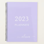 2023 Lavender Paars Script Monogram Naam Modern Planner<br><div class="desc">2023 Het Paarse Monogram van de Lavender voegt Uw Eigen Manuscript Naam 2022 de Planner van de Gebeurtenis van de Weddenschap van de Kalender toe. Dit maakt de perfecte liefhebbende 16 verjaardag,  bruiloft,  vrijgezellenfeest,  verjaardagsdag,  baby shower of vrijgezellenfeest voor iemand die van luxe glam en stijl houdt.</div>