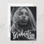 2023 Modern Script Minimalist Photo Afstuderen Aankondigingskaart (Voorkant / Achterkant)