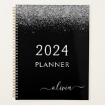 2023 Silver Black Glitter Sparkle Glam Monogram Planner<br><div class="desc">2023 Silver and Black Sparkle Glitter Monogram Name and Initiaal Spiral Notitieboek. Dit maakt de perfecte liefhebbende 16 verjaardag,  bruiloft,  vrijgezellenfeest,  verjaardagsdag,  baby shower of vrijgezellenfeest voor iemand die van luxe glam en stijl houdt.</div>