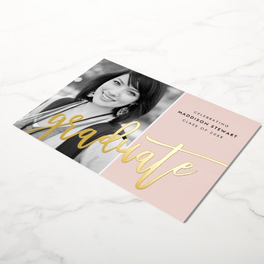 2024 AFSTUDEERDER foto modern kalligrafie blush ro Folie Uitnodiging (Gedraaid)