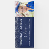 2024 Afstuderen Glitter Navy Blue Silver Modern Spandoek (Verticaal)