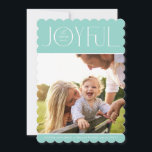 2024 FAMILIE FOTO moderne elegante JOYFUL zachte m Feestdagenkaart<br><div class="desc">door kat massard >> WWW.SIMPLYSWEETPAPERIE.COM <<< een elegant kaartontwerp met de prijsopgave "JOYFUL" met een gecombineerd elegant scripttype met serif typografie en een duidelijke kleur op de achterzijde,  zodat u een persoonlijk bericht kunt afgeven. Met trendy bewerkte vierkante foto op de voorkant voor je favoriete foto!</div>