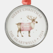2024 gepersonaliseerd roze rendier vrolijk kerstfe metalen ornament (Voorkant)