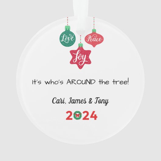2024 It's Who's Around the Tree Acryl Ornament (achterkant)