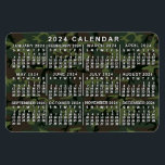 2024 Jaar Maandelijkse Kalender Camouflage Camo Gr Magneet<br><div class="desc">Deze 2024 jaar maandelijkse kalender flexibele magneet shows de dagen van de week voor elke maand in wit. Achter de cijfers heeft het ontwerp een camouflagepatroon in de tinten groen en bruin. Dit is een eenvoudige jaarlijkse kalender om u te helpen het nieuwe jaar te veroveren. Weet altijd welke datum...</div>