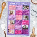 2024 Jaar Maandelijkse Kalender Leuke Mod Fotocoll Theedoek<br><div class="desc">Deze gepersonaliseerde 2024 jaar maandelijkse kalender keukenhanddoek heeft een midden-eeuw moderne geometrische look met asymmetrische kleurenblokken en uitgesneden papierstijl typografie. De kleuren zijn allemaal verschillende tinten roze en paarse. Gebruik de eenvoudige sjablonen om zes van uw favoriete foto's toe te voegen (horizontaal werkt het beste, maar alle vormen worden automatisch...</div>