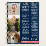2024 Kalender Marine Koraal Goud Familie Fotocolla Planner<br><div class="desc">Vier 2024 met deze elegante fotocollage kalender planner. Aan de binnenkant hebben deze planners pagina's voor u om uw weken en maanden te organiseren. Met de toevoeging van de prachtige jaarlijkse kalender cover, kunt u het hele jaar in een oogopslag zien - plus genieten van 9 van uw favoriete familiefoto's....</div>