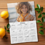 2024 Kalender met Foto Basic Grijs Wit Theedoek<br><div class="desc">Een zeer nuttig item voor school of thuis kantoor. Een standaard kalender met bovenaan een foto. Dit show een volledig jaar uitzicht van alle data.</div>