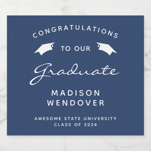 2024 Navy Blauw Wit Script Pet Afstuderen Sparkling Wijnetiket (Enkel label)