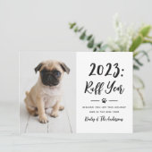 2024 Ruff Jaar Zwart-wit Funny Dog Foto Feestdagenkaart (Staand voorkant)