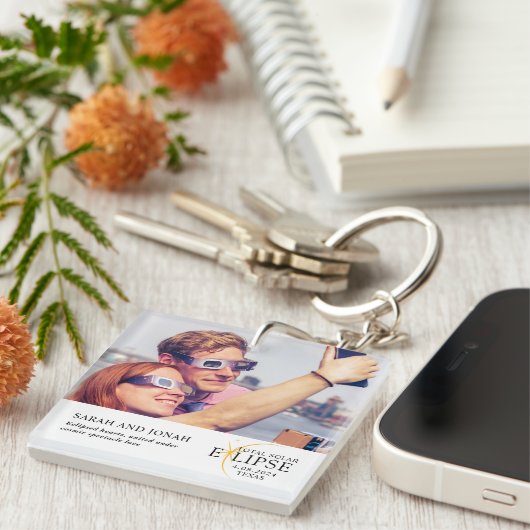 2024 Totale Zonsverduistering Foto Koppels Geschen Sleutelhanger (Voorkant Rechts)