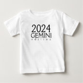 2024 Tweelingen editie met symbool Baby T-Shirt (Voorkant)