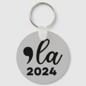 2024 Verkiezing Kamala Harris Merch Comma La grapp Sleutelhanger (Achterkant)