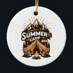 2024 Zomerkamp Zomer Camping Vakantie Matching Keramisch Ornament<br><div class="desc">2024 Zomerkamp Zomer Camping Vakantie Matching Groep</div>