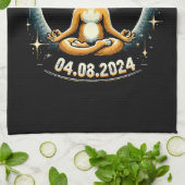 2024 Zonsverduistering Hond Theedoek (Gevouwen)