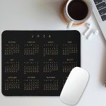 2024 Zwart Goud Voljarig Kalender Huis Kantoor Muismat<br><div class="desc">Aangepaste,  mooie elegante faux gold script typografie op zwart,  jaarlijkse 2024 volle jaarkalender,  stof- en vlekbestendige mousepad met antislip achterkant,  voor thuis en kantoor. Maakt een geweldig op maat geschenk voor vrienden,  familie,  leeftijdsgenoten,  collega's,  medewerker,  personeel,  voor feestdagen,  kerst,  nieuwe jaren.</div>