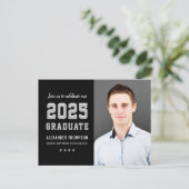 2025 Afstuderen Black Grey Graduation Party Foto Uitnodiging Briefkaart (Staand voorkant)