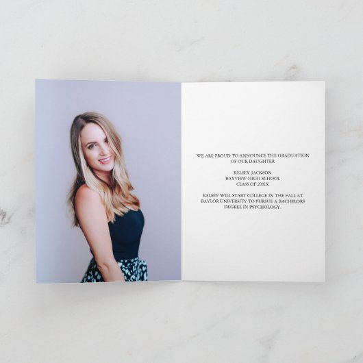 2025 Afstuderen Foto White Flourish Script Gevouwe Aankondiging (Binnen)