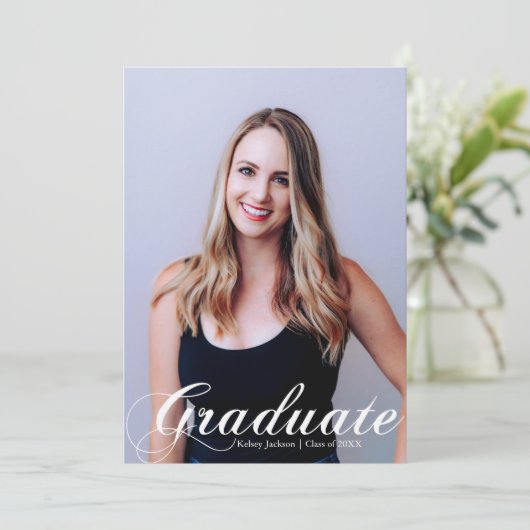 2025 Afstuderen foto White Flourish Script Overlay Aankondiging (Staand voorkant)