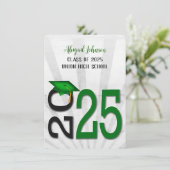 2025 Afstuderen in groene en zwarte schoolkleuren Kaart (Staand voorkant)