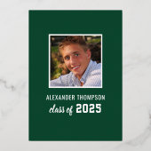 2025 Afstuderen Modern Green Gold Graduation Party Folie Uitnodiging (Achterkant)