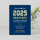 2025 Afstuderen Modern Navy Gold Graduation Party Folie Uitnodiging (Staand Voorkant)
