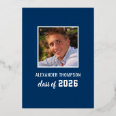 2025 Afstuderen Modern Navy Gold Graduation Party Folie Uitnodiging (Achterkant)