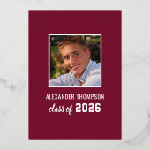 2025 Afstuderen Modern Red Gold Graduation Party Folie Uitnodiging (Achterkant)