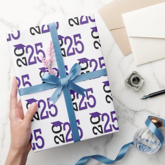 2025 Afstuderen Paarse Pet op zwart Cadeaupapier (Geschenken)