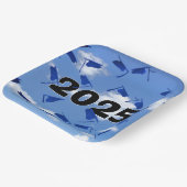 2025 Blue Graduation Caps in de lucht Papieren Bordje (Gebogen)