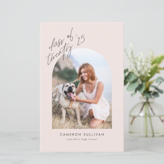 2025 Blush Arch Foto Afstuderen Aankondiging (Staand voorkant)