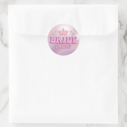 2025 bruid roze kroon retro leuk script metaalacht ronde sticker (Tas)
