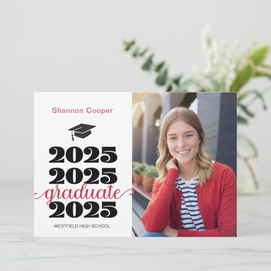 2025 Christelijke rode Afstuderen fotoaankondiging Aankondiging (Staand voorkant)