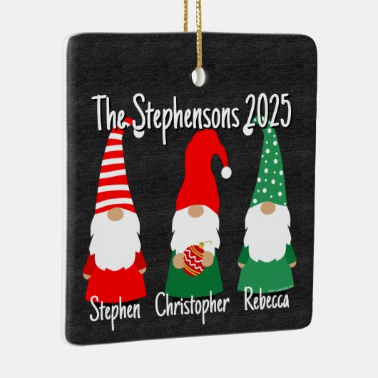 2025 Christmas Gnomes Cute Family 3 Kids Holiday Keramisch Ornament (Rechts)