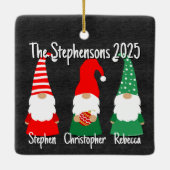 2025 Christmas Gnomes Cute Family 3 Kids Holiday  Keramisch Ornament (Achterkant)