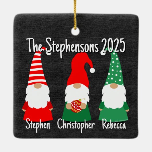 2025 Christmas Gnomes Cute Family 3 Kids Holiday  Keramisch Ornament (Achterkant)